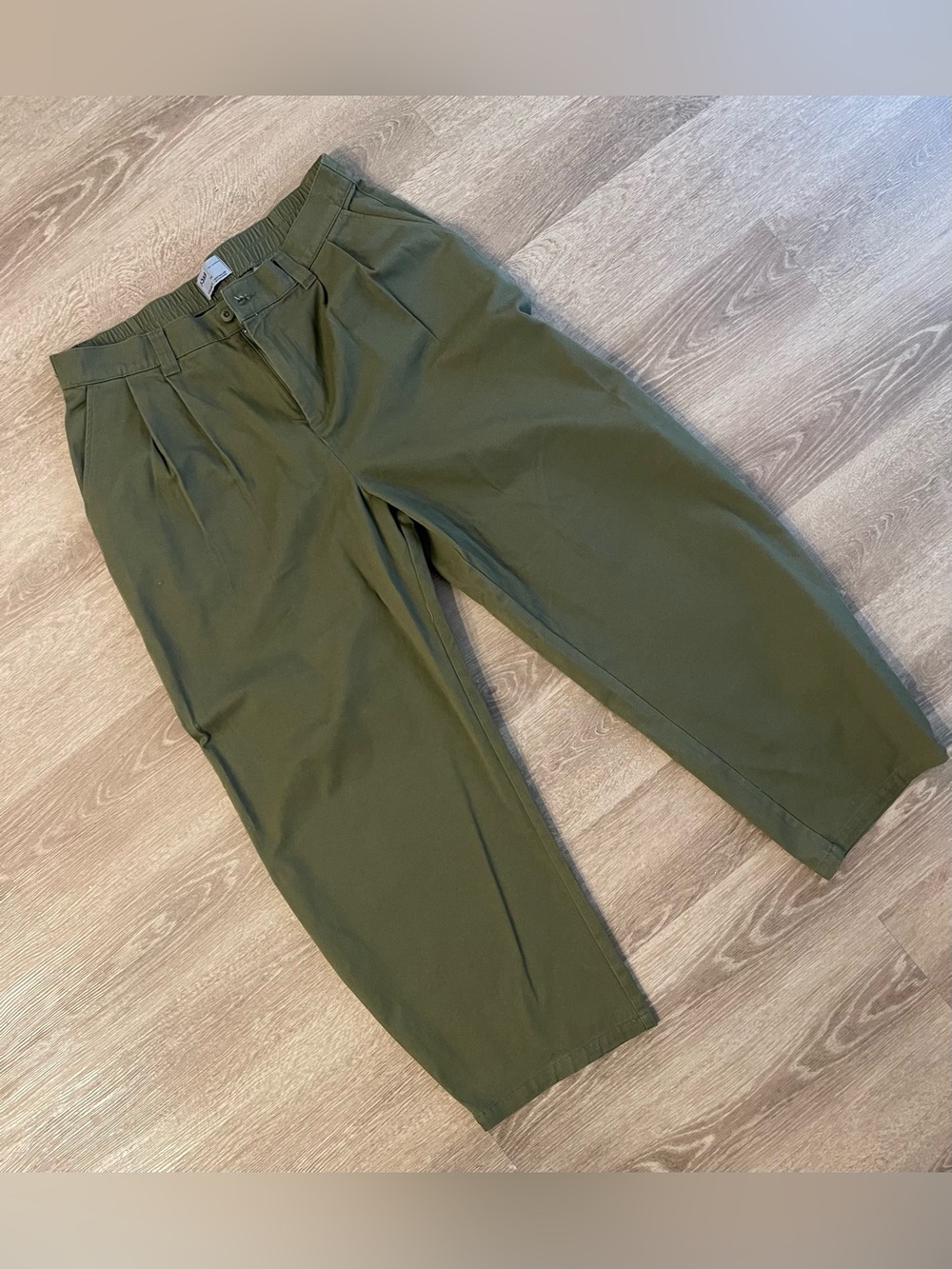 Simons Olive Green Pleated Relaxed Barrel Chinos